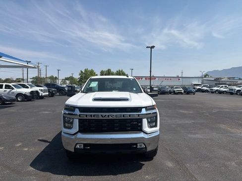 Used 2022 Chevrolet Silverado 2500 LT w/ Convenience Package AWD/4WD image 2