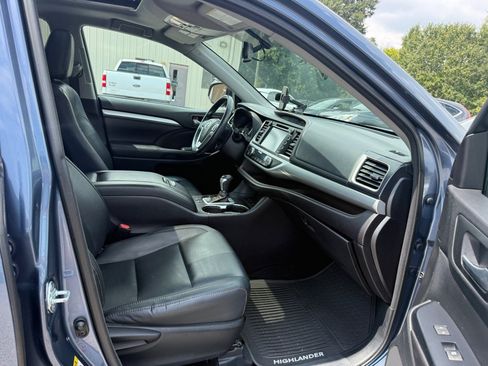 Used 2016 Toyota Highlander XLE w/ Protection Package #3 AWD/4WD image 16