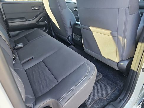 Used 2024 Nissan Frontier SV w/ SV Convenience Package image 12