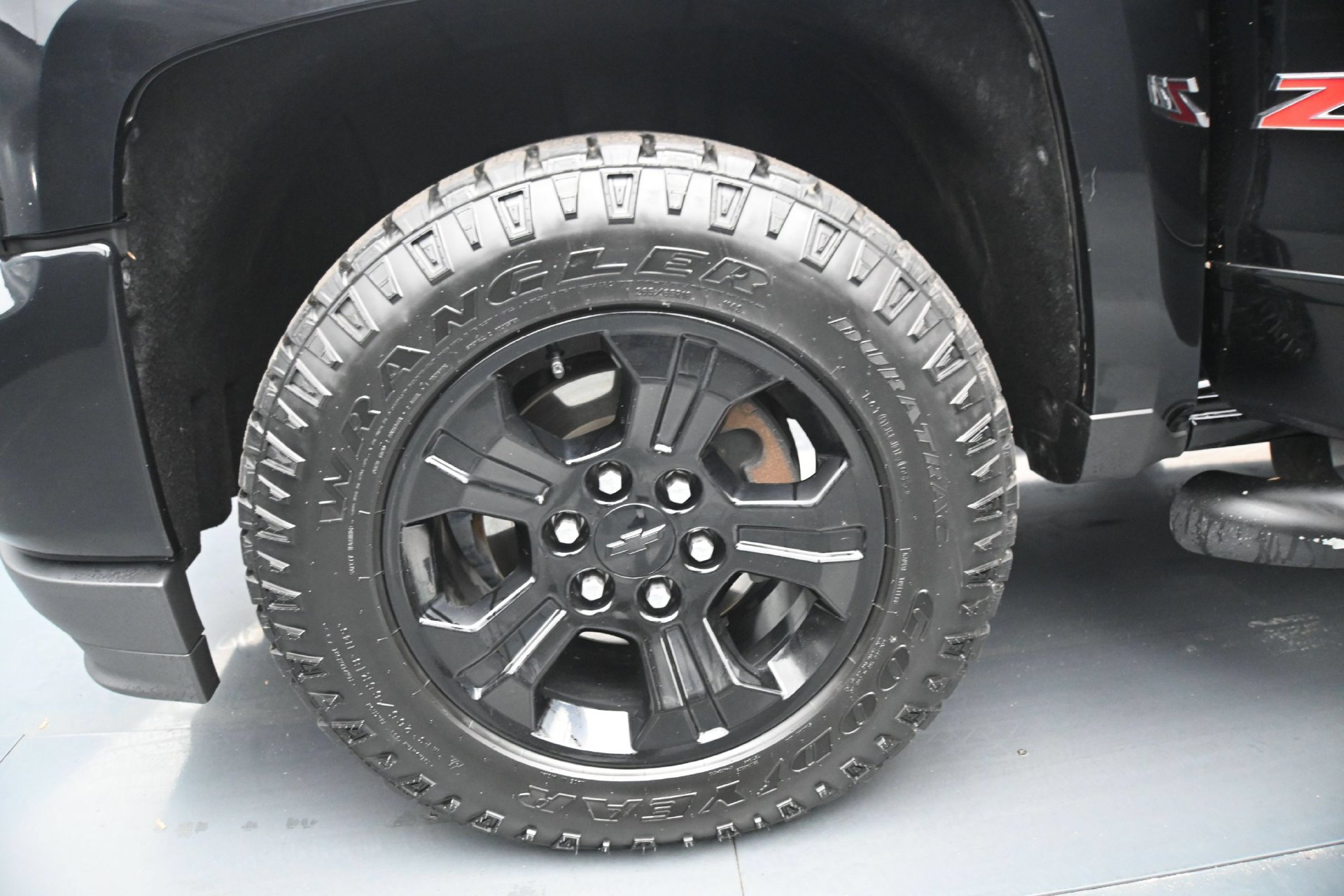 Used 2018 Chevrolet Silverado 1500 LT w/ Midnight Edition AWD/4WD image 26