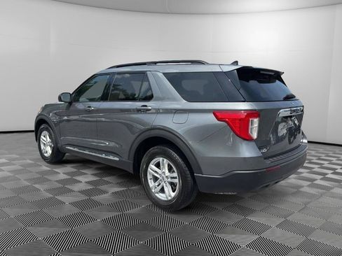 Used 2023 Ford Explorer XLT AWD/4WD image 3