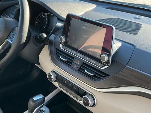 Used 2024 Nissan Altima 2.5 SV image 18