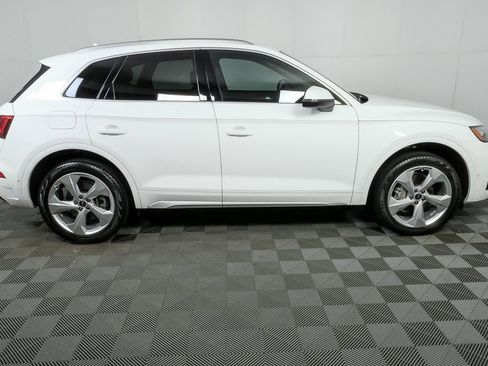 Used 2021 Audi Q5 Prestige w/ Prestige Package image 2