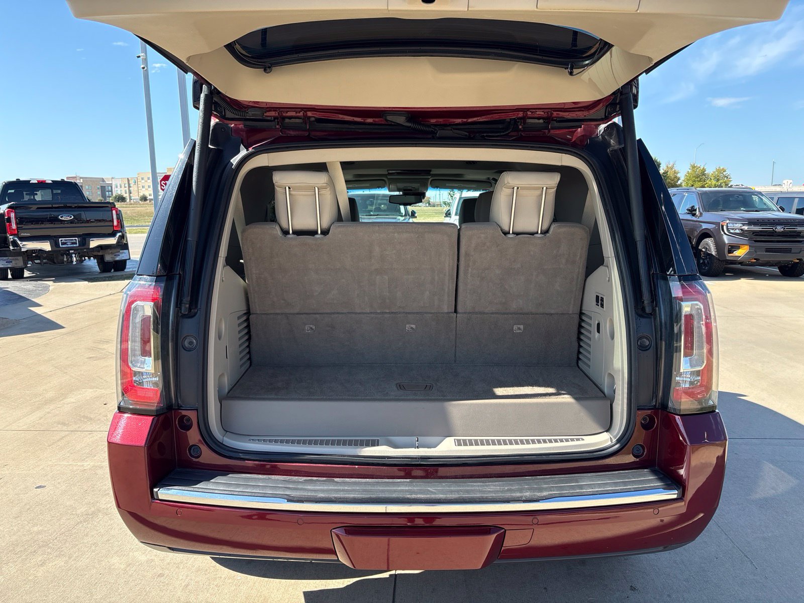 Used 2017 GMC Yukon Denali w/ Open Road Package RWD image 5