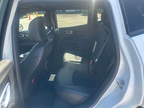 Used 2025 Jeep Compass Trailhawk image 24