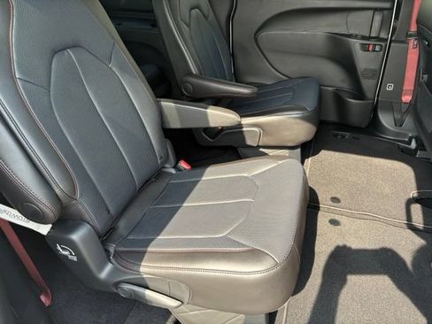 New 2027 Chrysler Pacifica Select FWD image 18
