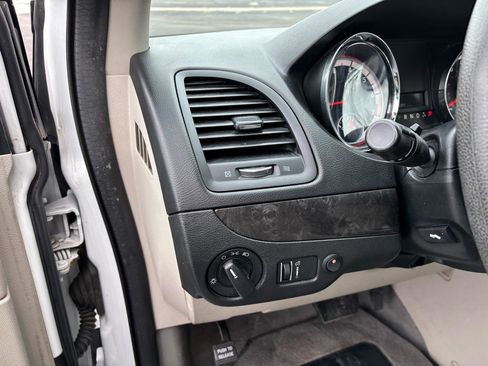 Used 2014 Dodge Grand Caravan SXT image 14