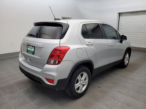 Used 2022 Chevrolet Trax LS w/ Tint and Cruise Package FWD image 9