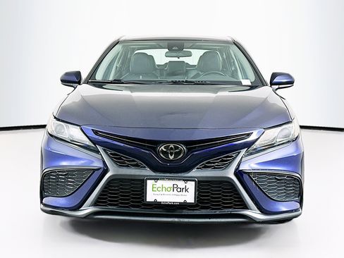 Used 2021 Toyota Camry SE FWD image 2