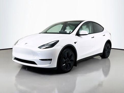 Used 2024 Tesla Model Y Long Range image 1