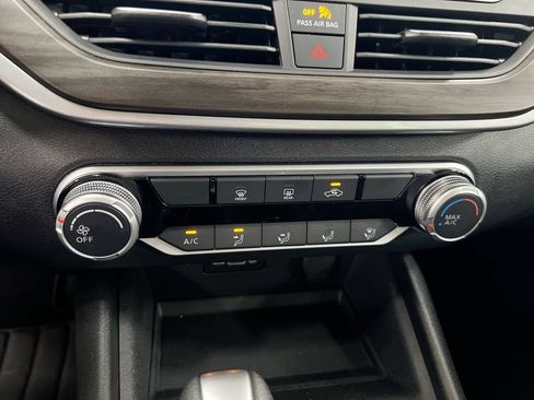 Used 2025 Nissan Altima 2.5 SV FWD image 16