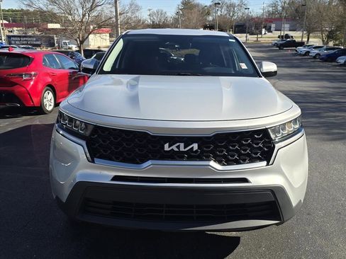 Used 2022 Kia Sorento LX image 8