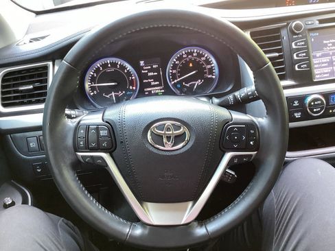 Used 2019 Toyota Highlander XLE image 45