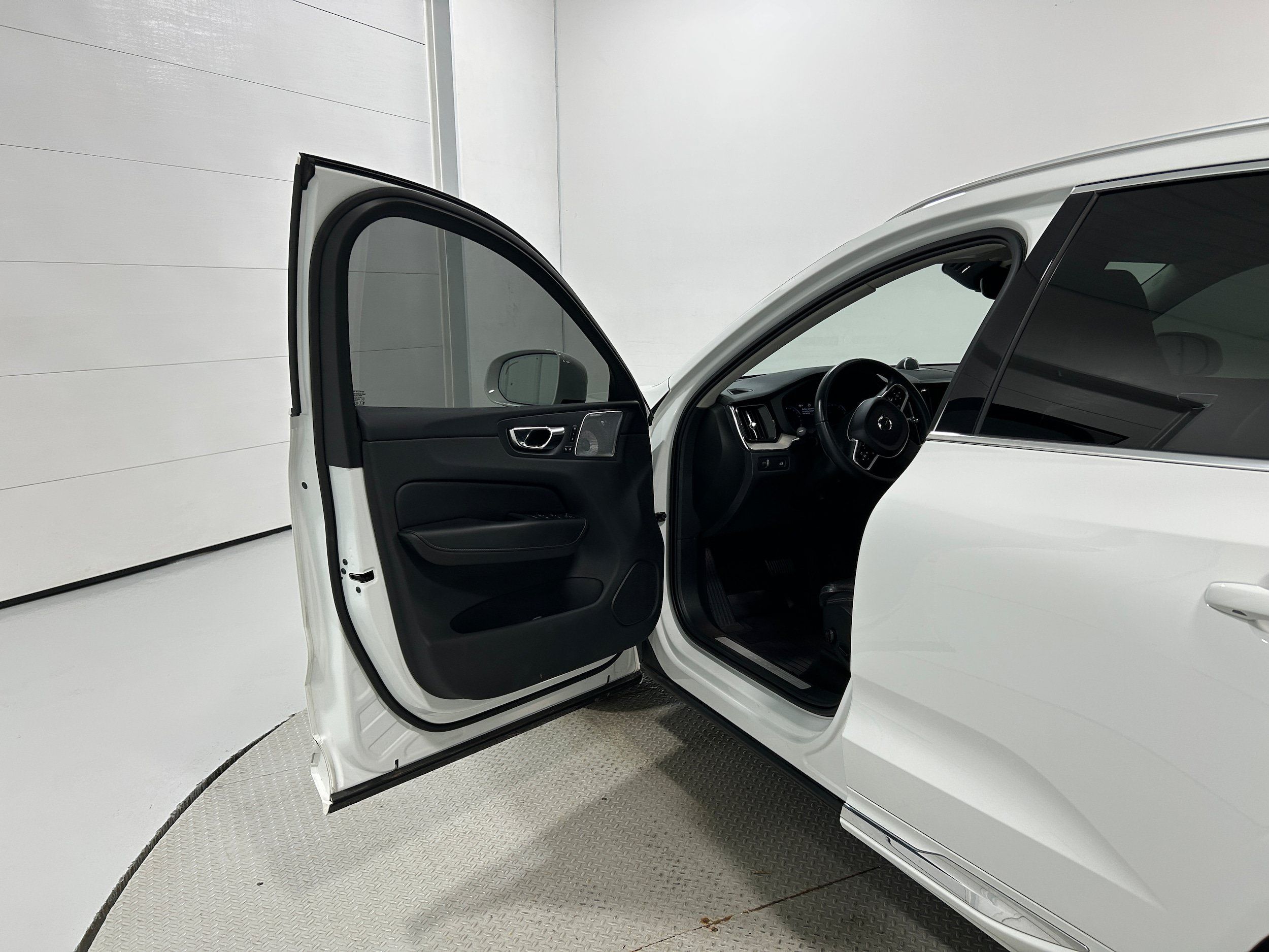 Used 2021 Volvo XC60 T5 Inscription AWD/4WD image 22
