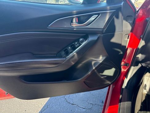 Used 2017 MAZDA MAZDA3 Grand Touring FWD image 17