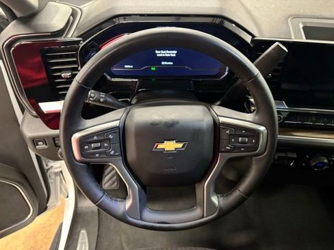 Used 2025 Chevrolet Silverado 2500 LT w/ Convenience Package AWD/4WD image 16