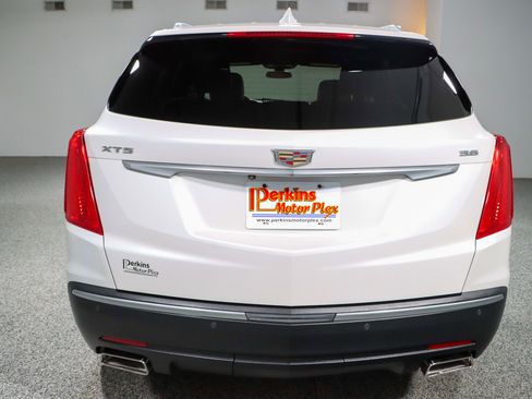 Used 2018 Cadillac XT5 FWD w/ LPO, Wheel Lock Package image 8
