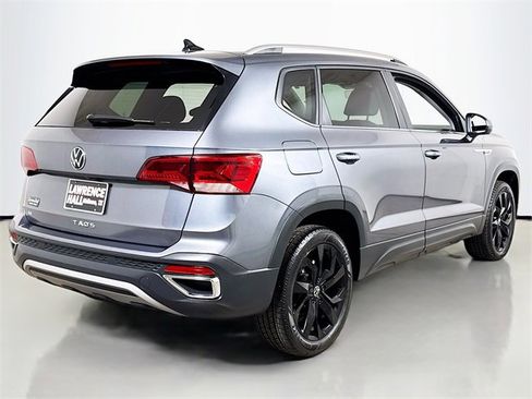Used 2024 Volkswagen Taos SE image 4