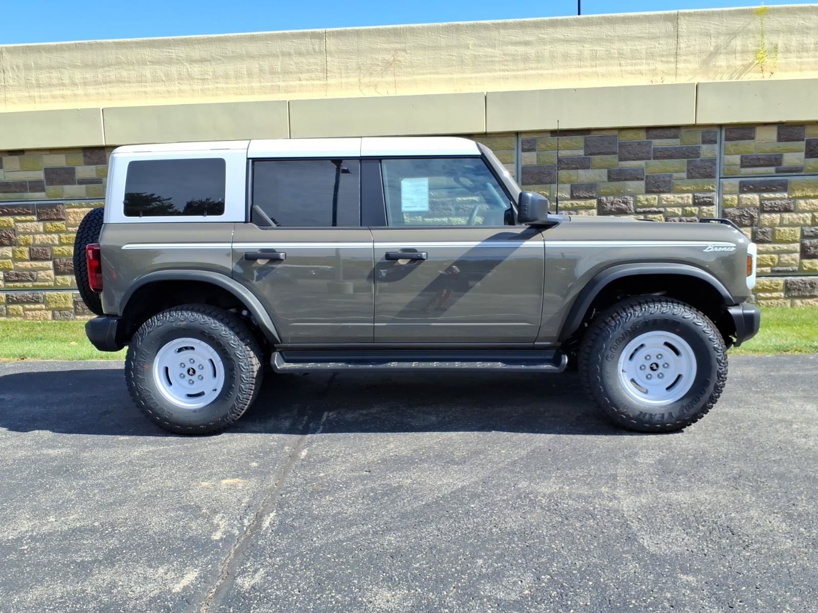 New 2026 Ford Bronco Heritage Edition AWD/4WD image 11
