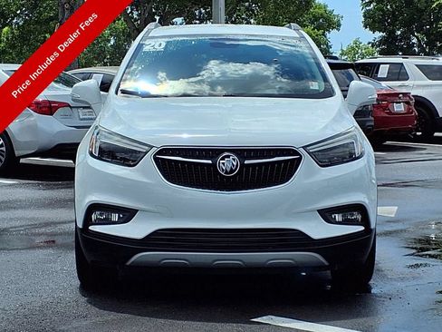 Used 2020 Buick Encore Essence FWD image 2