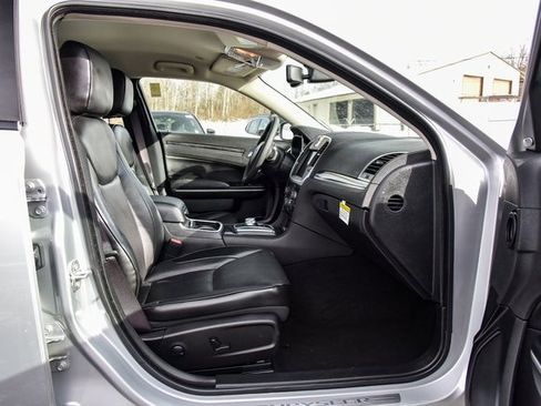 Certified 2023 Chrysler 300 Touring L w/ Comfort Group image 9