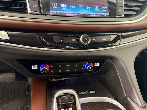 Used 2018 Buick Enclave Avenir w/ Avenir Technology Package FWD image 18