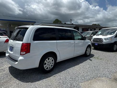 Used 2018 Dodge Grand Caravan SE w/ UConnect Hands-Free Group FWD image 5