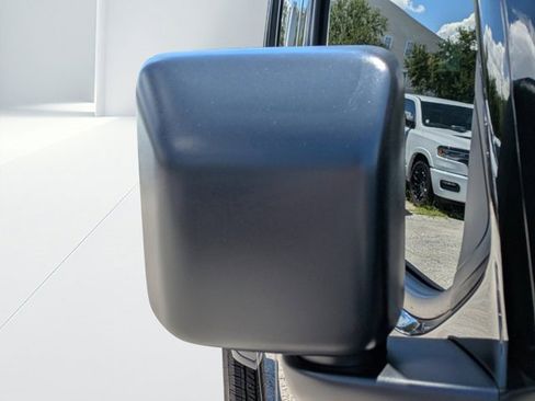 New 2025 Jeep Gladiator Sport image 10