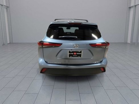 Used 2023 Toyota Highlander XLE image 7