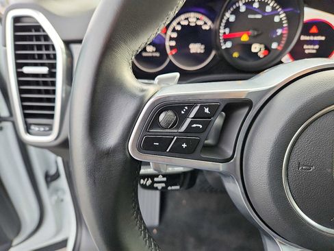 Used 2022 Porsche Cayenne Platinum Edition image 20