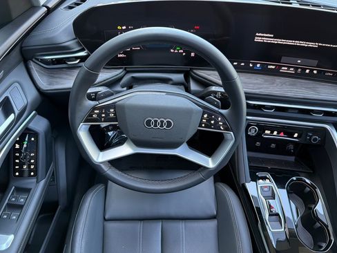 Used 2025 Audi Q5 Premium Plus w/ Premium Plus AWD/4WD image 13