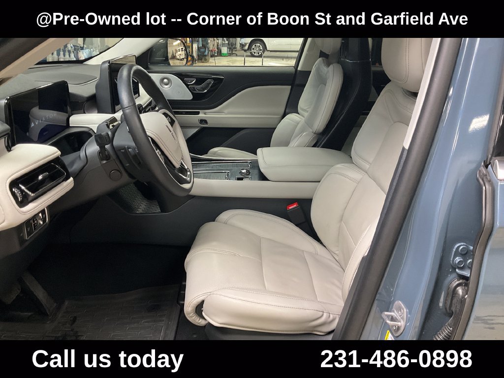 Used 2025 Lincoln Aviator Reserve w/ Equipment Group 201A AWD/4WD image 14