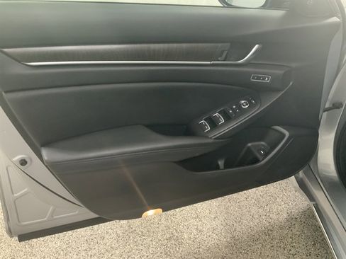 Used 2019 Honda Accord Touring image 17
