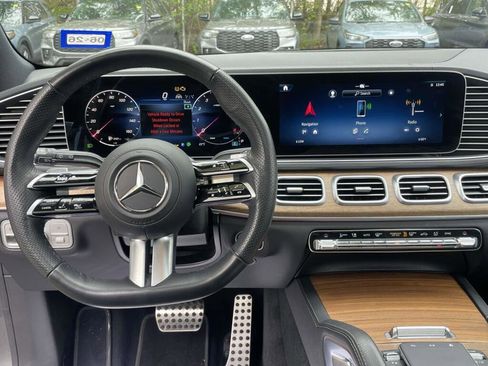 Used 2025 Mercedes-Benz GLS 450 4MATIC image 2