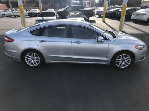 Used 2016 Ford Fusion SE w/ Equipment Group 202A FWD image 10