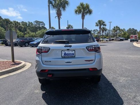 Used 2025 Jeep Compass Trailhawk AWD/4WD image 4