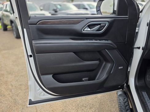 Used 2022 Chevrolet Suburban Z71 w/ Luxury Package image 25