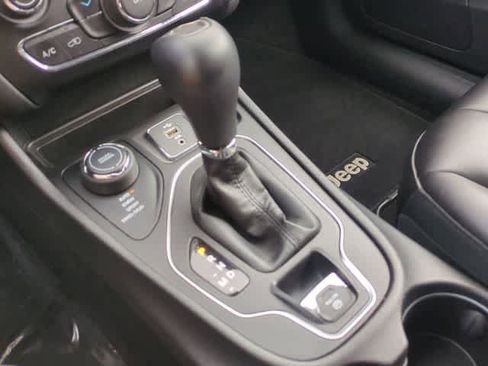 Used 2019 Jeep Cherokee Latitude Plus image 31