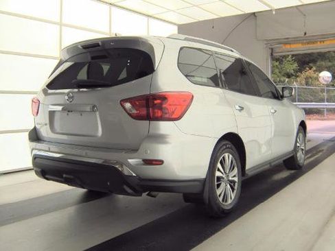 Used 2020 Nissan Pathfinder SV FWD image 2