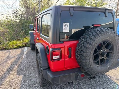 Used 2025 Jeep Wrangler Willys image 4