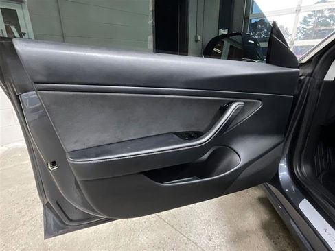 Used 2018 Tesla Model 3 Long Range image 9