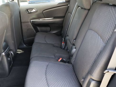 Used 2019 Dodge Journey SE FWD image 24