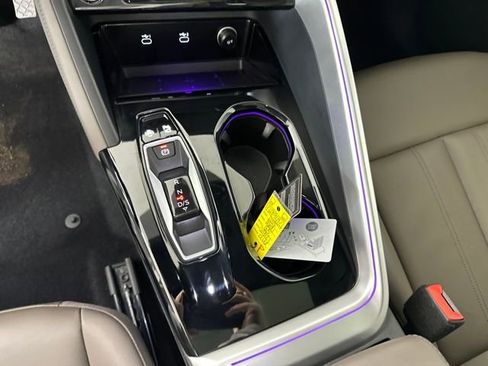 Used 2025 Audi Q5 2.0T Premium Plus w/ Premium Plus image 19