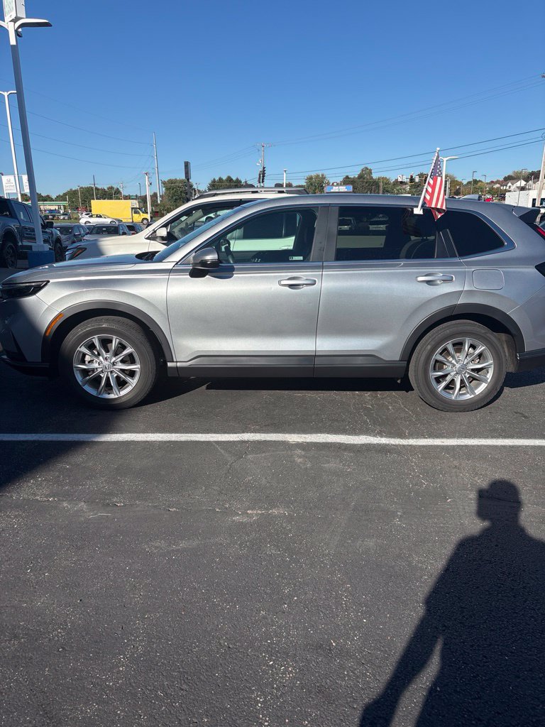 Used 2025 Honda CR-V EX image 3