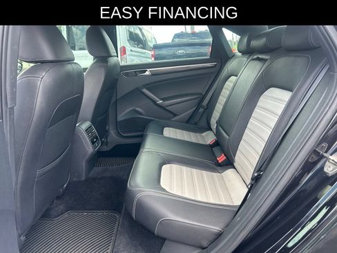 Used 2018 Volkswagen Passat 3.6 FWD image 17