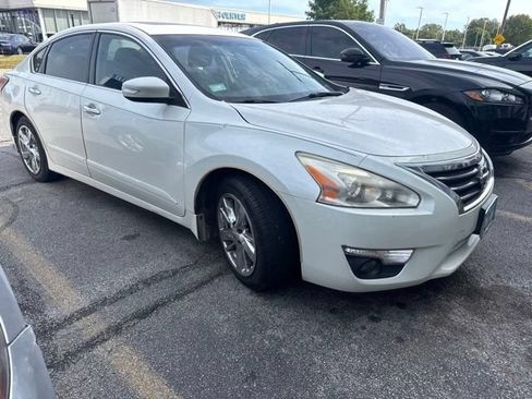Used 2014 Nissan Altima 2.5 SV w/ Convenience Package FWD image 1