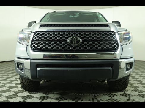 Used 2018 Toyota Tundra SR5 image 12