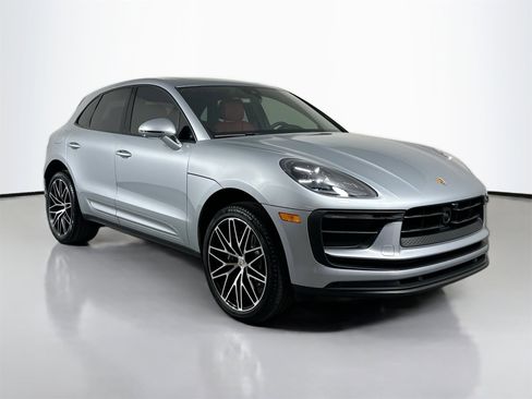 Certified 2025 Porsche Macan image 9