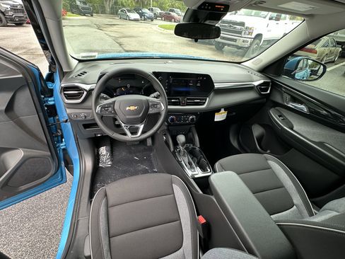 New 2026 Chevrolet TrailBlazer LT w/ LT Cold Weather Package FWD image 30