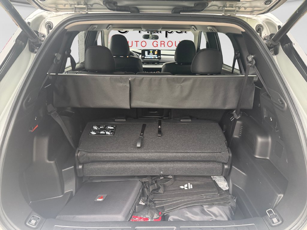 Used 2024 Mitsubishi Outlander 4WD Plug-In Hybrid image 31